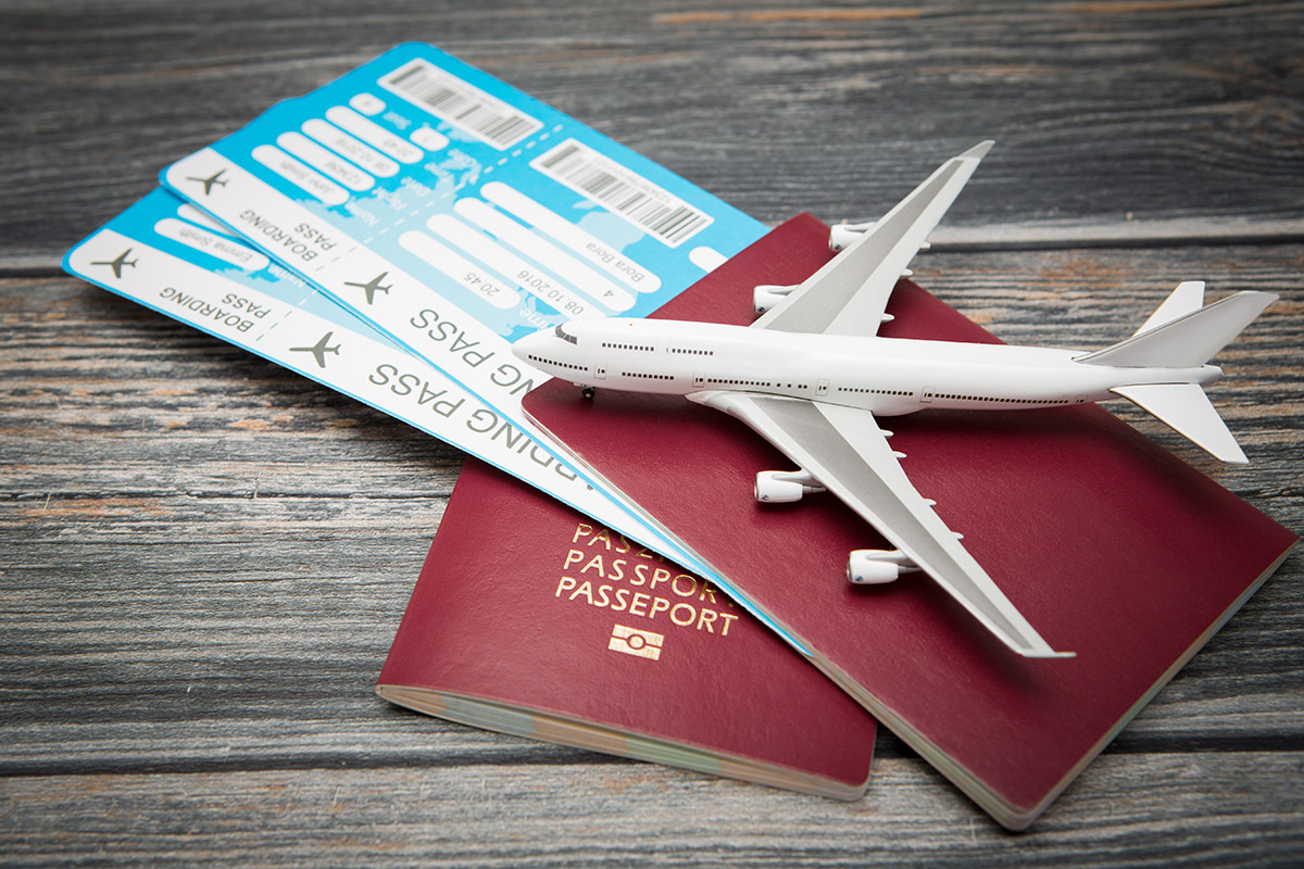 Jak przygotować się do podróży samolotem? - bilety i dokumenty